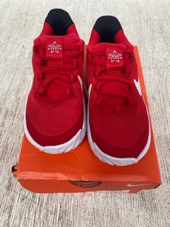 NIKE STAR RUNNER CHILDRENS TRAINERS IN RED- UK SIZE 9.5: LOCATION - A11