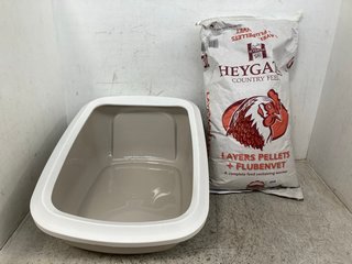 QUALITY HEYGATES TELLS 20KG COMPLETE CHICKEN FEED CONTAINING WORMER - BBE 30/09/2024 TO INCLUDE LARGE CAT LITTER TRAY: LOCATION - A7