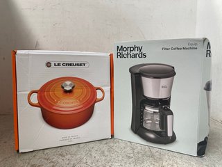 MORPHY RICHARDS EQUIP FILTER COFFEE MACHINE TO INCLUDE LE CREUSET 26CM SIGNATURE ROUND CASSEROLE DISH - RRP £236: LOCATION - A6