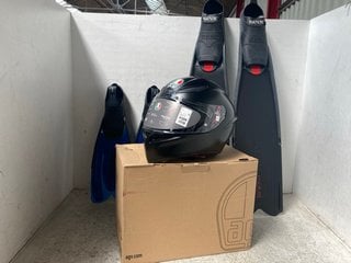 3 X ASSORTED SPORTING ITEMS TO INCLUDE AGV DAINESE K1 S MOTORCYCLE HELMET IN MATT BLACK - UK SIZE X-SMALL - RRP £160: LOCATION - A5