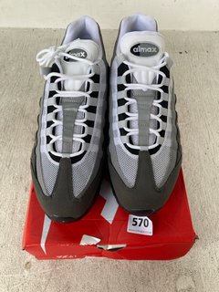 NIKE AIR MAX 95 MENS TRAINER IN GREY - UK SIZE 10.5 - RRP £175: LOCATION - A2