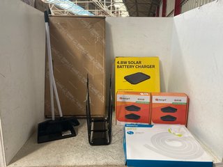 QTY OF ASSORTED HOUSEHOLD ITEMS TO INCLUDE TALL DUSTPAN & BRUSH: LOCATION - B3