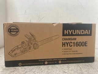 HYUNDAI HYC1600E ELECTRIC CHAINSAW (PLEASE NOTE: 18+YEARS ONLY. ID MAY BE REQUIRED): LOCATION - B8