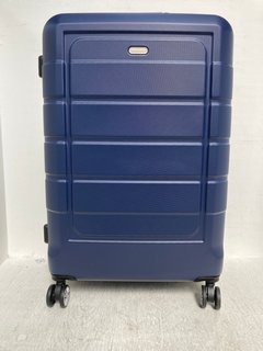 SHOWKOO MEDIUM HARDSHELL SUITCASE IN NAVY: LOCATION - B17