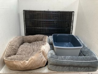 4 X ASSORTED PET ITEMS TO INCLUDE FAUX FUR BEIGE MEDIUM PET BED: LOCATION - C15