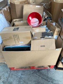 PALLET OF ASSORTED ITEMS TO INCLUDE TOSHIBA MICROWAVE IN WHITE: LOCATION - A6 (KERBSIDE PALLET DELIVERY)