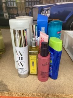 (COLLECTION ONLY) QTY OF ASSORTED BEAUTY PRODUCTS TO INCLUDE COLOR WOW DREAM FILTER PRE-SHAMPOO MINERAL REMOVER: LOCATION - AR1