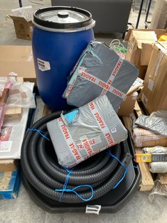 PALLET OF ASSORTED ITEMS TO INCLUDE LARGE GARDEN WATER BUTT IN BLUE: LOCATION - A5 (KERBSIDE PALLET DELIVERY)