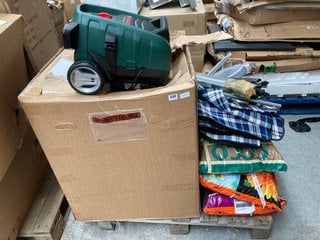 PALLET OF ASSORTED ITEMS TO INCLUDE BOSCH UNIVERSAL AQUATAK 125 PRESSURE WASHER: LOCATION - A8 (KERBSIDE PALLET DELIVERY)