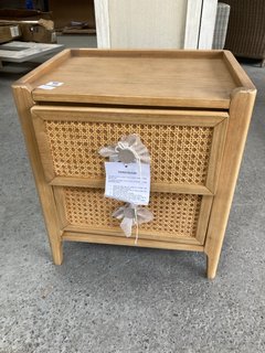 2 DRAWER BEDSIDE CABINET: LOCATION - B1