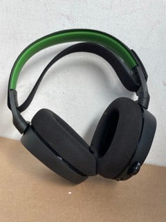 STEELSERIES ARCTIS 7X+ WIRELESS GAMING HEADSET IN BLACK/GREEN RRP £119: LOCATION - BOOTH