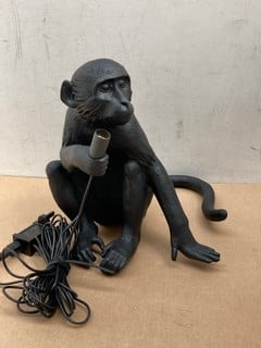 SELETTI SITTING INDOOR/OUTDOOR MONKEY TABLE LAMP IN BLACK RRP £236: LOCATION - BOOTH