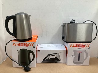 5 X JOHN LEWIS & PARTNERS KITCHEN ITEMS TO INCLUDE ANYDAY JOHN LEWIS & PARTNERS 1.5L KETTLE IN WHITE: LOCATION - AR1