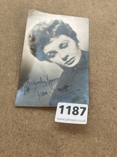 A SIGNED PHOTO OF JEAN SIMMONS: LOCATION - AR12