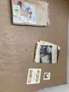 A COLLECTION OF VINTAGE GREETING CARDS, EPHEMERA ETC TO INCLUDE WINSTON CHURCHILL RELATED NEWSPAPERS: LOCATION - AR12