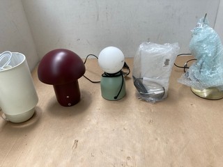 QTY OF JOHN LEWIS & PARTNERS LIGHTING ITEMS TO INCLUDE JOHN LEWIS & PARTNERS MUSHROOM LED TOUCH TABLE LAMP WITH METAL SHADE IN BURGUNDY: LOCATION - AR13