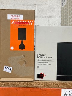 4 X ASSORTED JOHN LEWIS & PARTNERS ITEMS TO INCLUDE JOHN LEWIS & PARTNERS DANNY TOUCH LAMP IN GREY: LOCATION - AR16