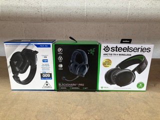 3 X ASSORTED HEADPHONES TO INCLUDE RAZER BLACKSHARK V2 PRO WIRELESS ESPORTS HEADSET IN BLACK/GREEN: LOCATION - AR18