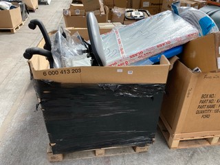 PALLET OF ASSORTED ITEMS TO INCLUDE LARGE ROLL OF RUBBER MATTING: LOCATION - A8 (KERBSIDE PALLET DELIVERY)