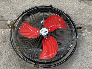 CLARKE 20" HIGH OUTPUT ORBITAL DRUM FAN: MODEL NO. CAM20R: LOCATION - B2