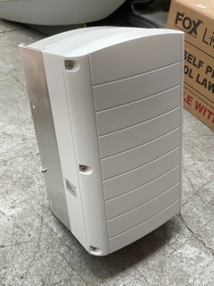 SOLAR EDGE SYNERGY INVERTER UNIT - RRP £1380: LOCATION - A2