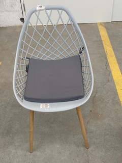 GREY/OAK DINING CHAIR: LOCATION - B5