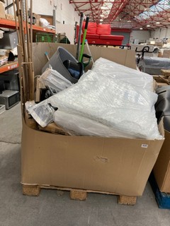 PALLET OF ASSORTED ITEMS TO INCLUDE 5 ARM WALL AIRER IN GREY: LOCATION - B6 (KERBSIDE PALLET DELIVERY)