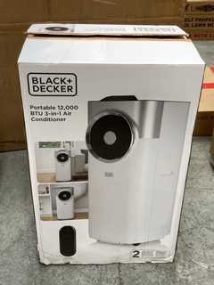 BLACK & DECKER PORTABLE 12000 BTU 3-IN-1 AIR CONDITIONER - RRP £379: LOCATION - A2