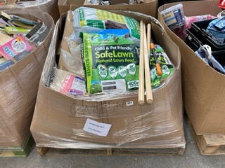 PALLET OF ASSORTED GARDEN ITEMS TO INCLUDE 14KG BAG OF WESTLAND CHILD & PET FRIENDLY SAFE LAWN NATURAL LAWN FEED: LOCATION - B7 (KERBSIDE PALLET DELIVERY)