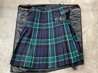 MACGREGOR MACDUFF KING OF KILTS KILT IN GREEN/NAVY RRP £250: LOCATION - BR11