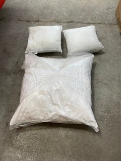 3 X ASSORTED CUSHIONS & PILLOWS: LOCATION - BR14