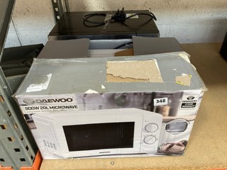 DAEWOO 800W 20L MICROWAVE TO INCLUDE TOSHIBA 20L 800W MICROWAVE: LOCATION - BR16