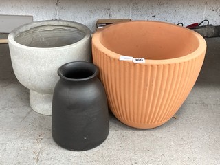 (COLLECTION ONLY) 3 X ASSORTED HOUSE PLANT POTS IN VARIOUS DESIGNS & COLOURS: LOCATION - BR17