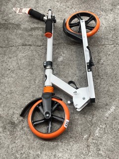 LIONELO CHILDRENS SCOOTER: LOCATION - BR23