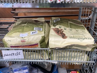 4 X 2KG BAGS OF HARRINGTONS THE NATURAL CHOICE SENIOR DOG FOOD BBE 30.08.2023: LOCATION - B9