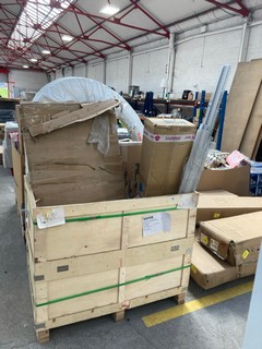 PALLET OF ASSORTED ITEMS TO INCLUDE PLASTIC CABLE TIDY RUNNERS: LOCATION - A5 (KERBSIDE PALLET DELIVERY)