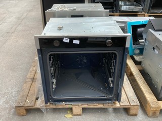 2 X BUILT IN OVENS (FOR SPARES & REPAIRS): LOCATION - A6 (KERBSIDE PALLET DELIVERY)