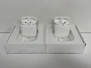 2 X APPLE AIRPODS WIRELESS EARBUDS: MODEL NO A1602 (WITH BOXES) [JPTM122361]