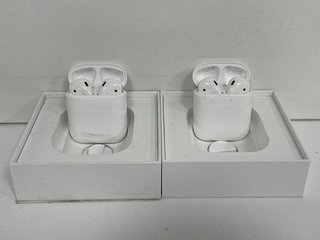 2 X APPLE AIRPODS WIRELESS EARBUDS: MODEL NO A1602 (WITH BOXES) [JPTM122358]