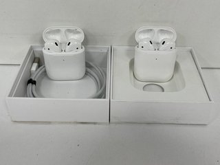 2 X APPLE AIRPODS WIRELESS EARBUDS: MODEL NO A1602 (WITH BOXES) [JPTM122386]