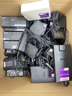 QTY OF VARIOUS LAPTOP CHARGERS & POWER ADAPTERS [JPTM122585]