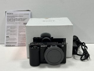 SONY ZV-E10 DIGITAL 24.2 MEGAPIXELS MIRRORLESS CAMERA IN BLACK: MODEL NO WW356015 (WITH BOX AND CHARGER) [JPTM122484]