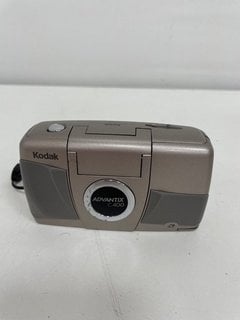 KODAK ADVANTIX C400 INSTAMATIC FILM CAMERA (INCLUDING 1 X CITY VIEW BINOCULARS) [JPTM122553]