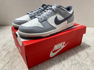 NIKE DUNK LOW RETRO LACE UP TRAINERS IN WHITE/LIGHT CARBON SIZE: 10 RRP - £120: LOCATION - A8