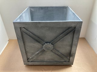 AGRIFRAMES REGENCY ZINC PLANTER: LOCATION - A11