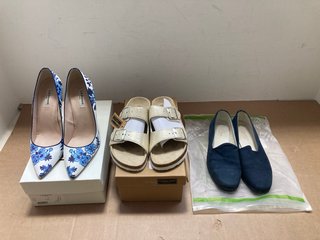 3 X ASSORTED SHOES TO INCLUDE L.K BENNETT FLORA PATTERNED SLIP ON HEELS IN BLUE/WHITE SIZE: 6.5: LOCATION - A14