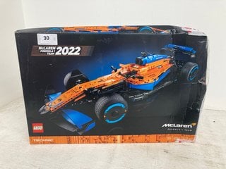 LEGO TECHNIC MCLAREN FORMULA 1 TEAM 2022 CAR BUILD KIT MODEL: 42141 RRP - £159: LOCATION - WHITE BOOTH