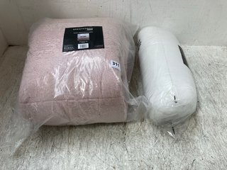 2 X ASSORTED BED ITEMS TO INCLUDE OHS TEDDY WEIGHTED BLANKET IN PINK: LOCATION - A16