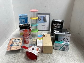 QTY OF ASSORTED ITEMS TO INCLUDE ELECTRIC LUNCH BOX , CAKE RING: LOCATION - B20