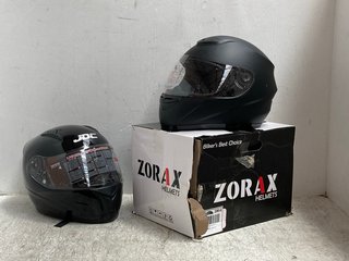 2 X ASSORTED JDC AND ZORAX PROTECTIVE MOTORCYCLE HELMETS IN BLACK SIZE: M: LOCATION - B20